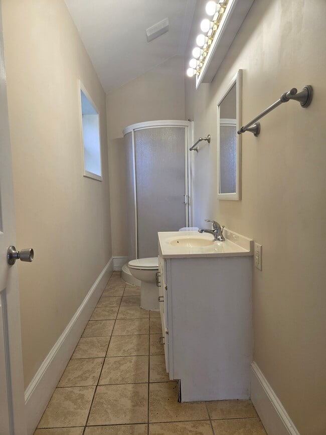 Building Photo - 1006 Holden St