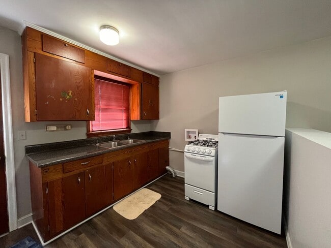 Building Photo - 208 Reynolds St NE