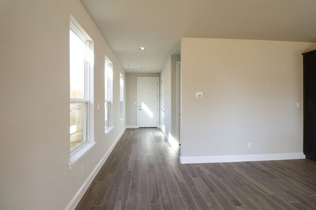 Building Photo - 105 Bent Trl Ln