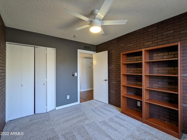 Building Photo - 10044 N 39th Ln