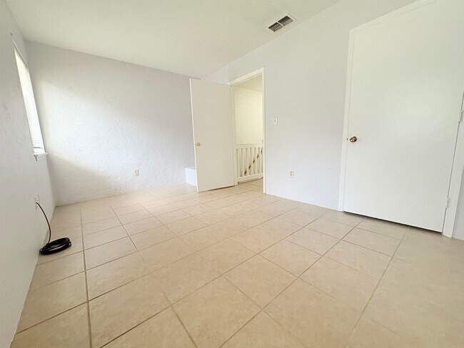 Building Photo - 1007 Sutor Rd