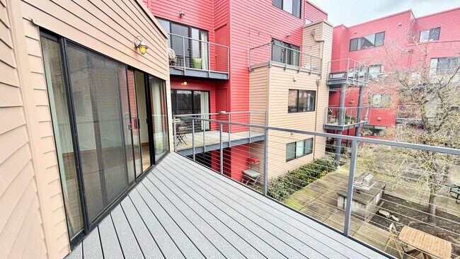 Building Photo - Spacious 2BR/2BA Condo – 1,086 SF + Parking + River Views | NW Portland