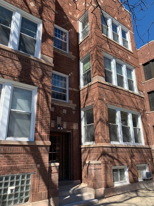 Building Photo - 1468 W Winnemac Ave