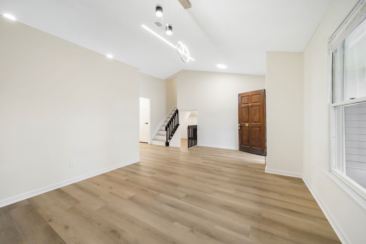 Building Photo - 991 Lisa Kay Dr