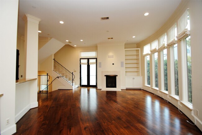 Building Photo - 302 Calle Sevilla Pl