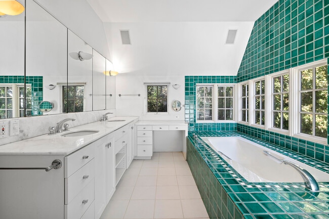 Building Photo - 8543 Clifton Way
