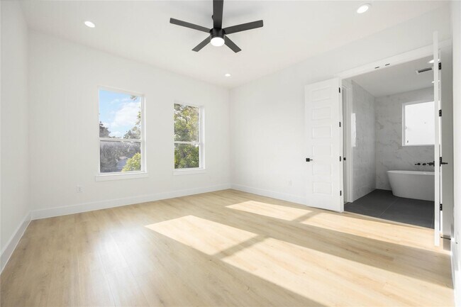 Building Photo - 2115 Dan St