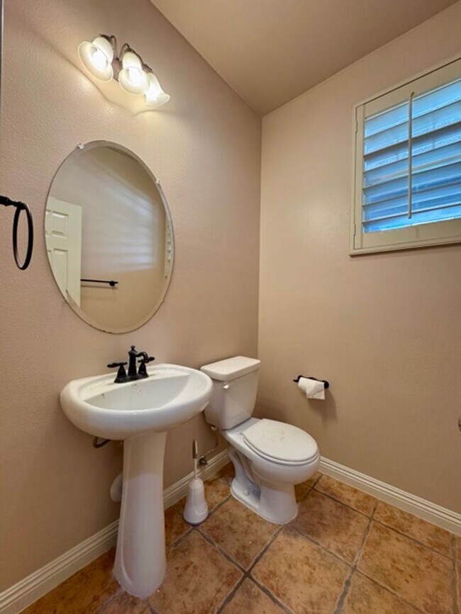 Building Photo - Beautiful Corona Pool Home with 4 bedroom ...