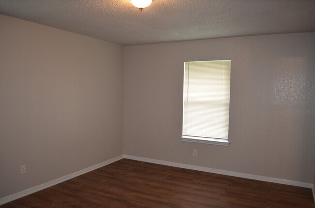 Building Photo - This 3 Bedroom Home with Fireplace is a must see!