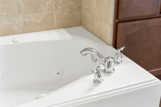 Building Photo - 521 Ironwood Forest Dr