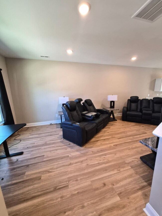 Building Photo - 187 Loren Rd