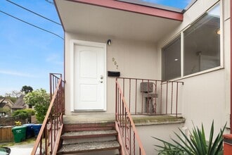 Building Photo - 2 Bed 1 Bath at Linden West!