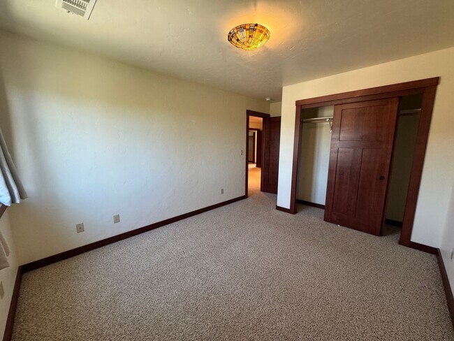 Building Photo - 4br/3bth CRAFTSMAN STYLE HOUSE in Arcata
