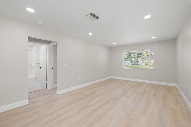Building Photo - 1500 San Mateo Dr
