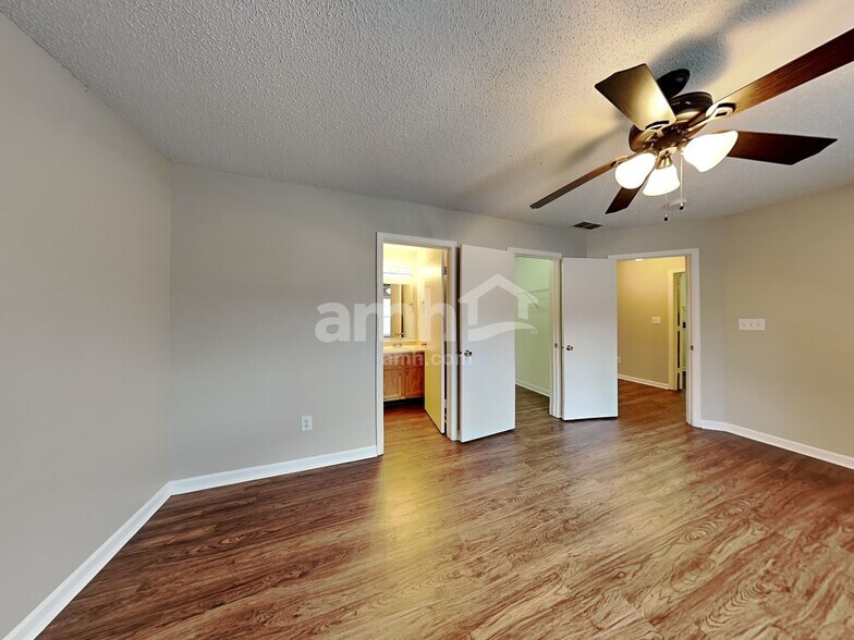 Building Photo - 17317 Pine Wood Ln