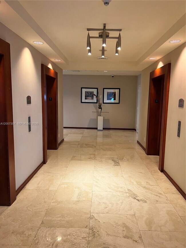 Building Photo - 2475 Brickell Ave