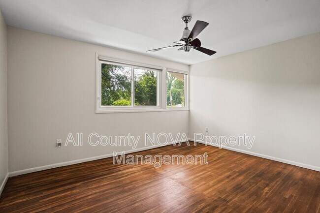 Building Photo - 6428 Earlham Dr