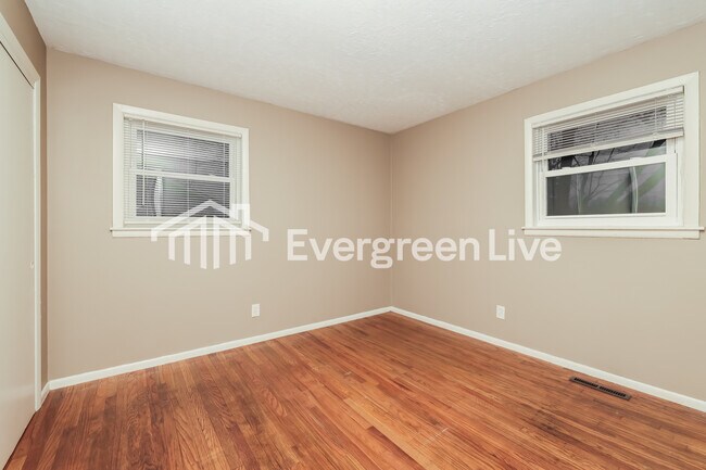 Building Photo - 5025 Ballard Dr