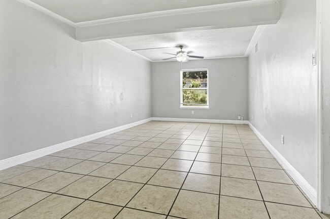 Building Photo - 421 Holy Cross Pl