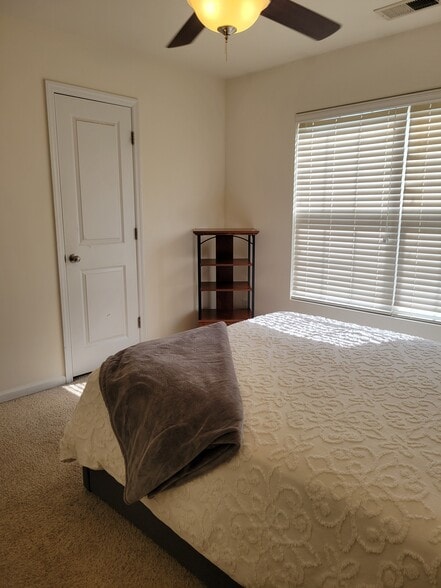 Second bedroom upstairs front - 204 Silk Oak Dr