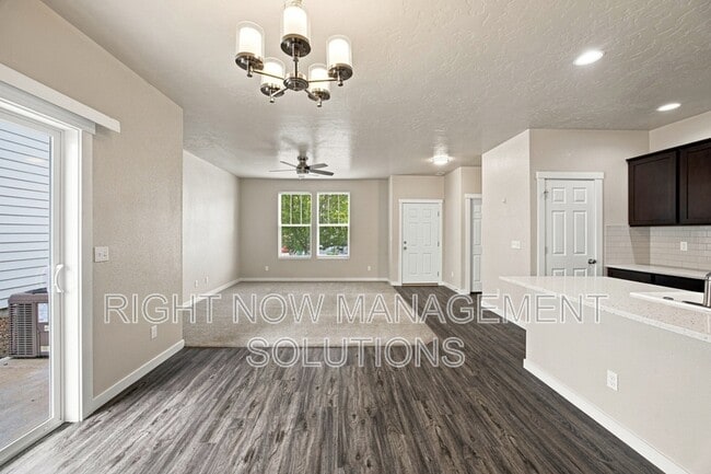 Building Photo - 10043 W Campville St