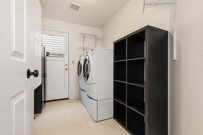 Building Photo - Updated Issaquah Home in Klahanie Neighborhood