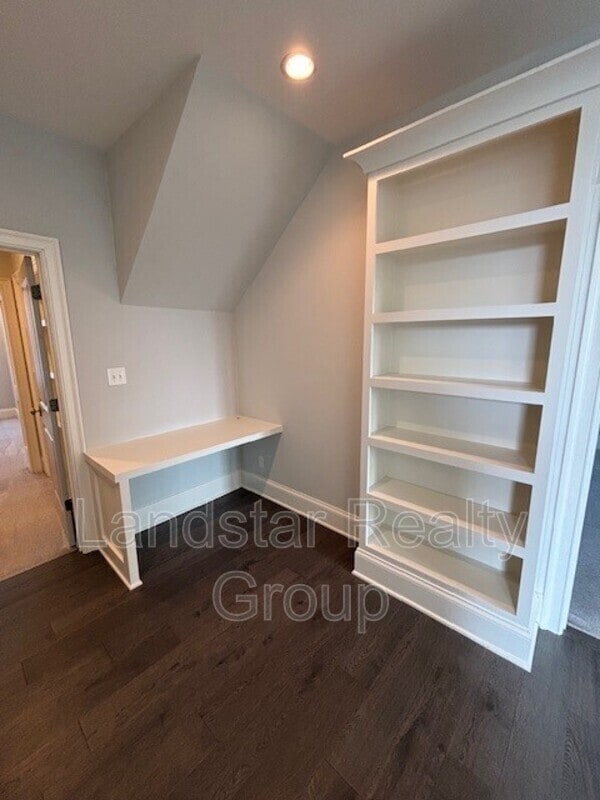 Building Photo - 6411 Moonseed St