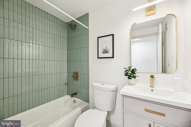 Building Photo - 3348 Chestnut Ave