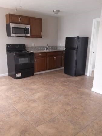 Kitchen - Palm Piazza Apartments
