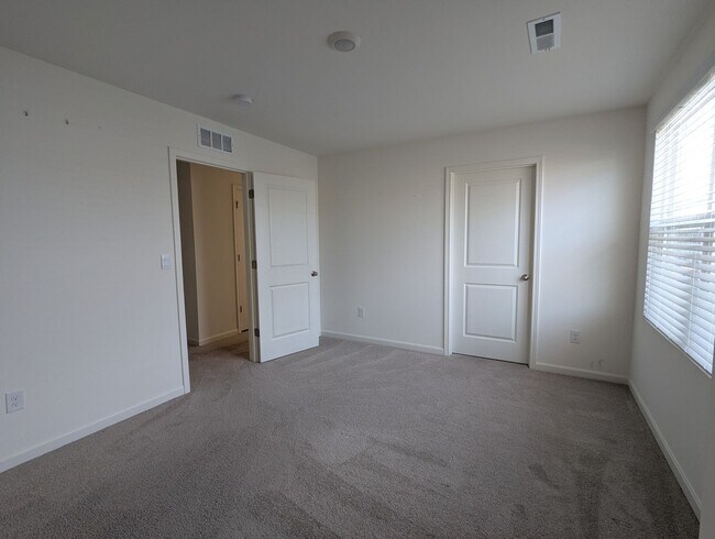 Building Photo - Beautiful Home in Elizabethtown