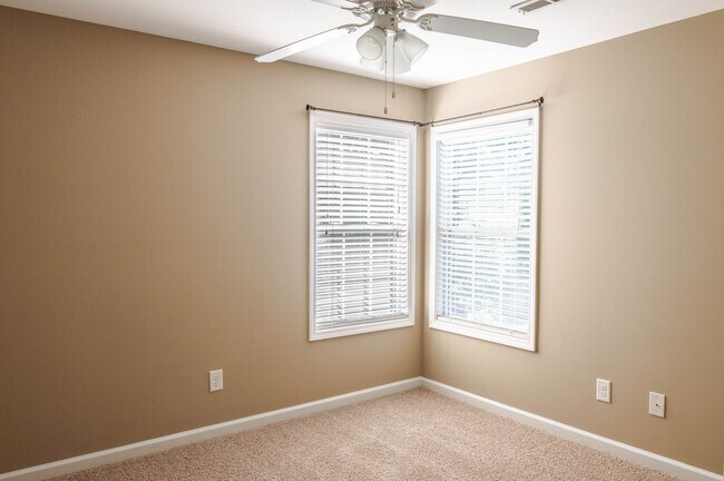 Building Photo - Pet Friendly Three Bedroom with Bonus!