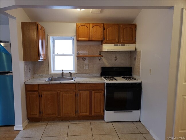 Building Photo - 224-26 Edmore Ave