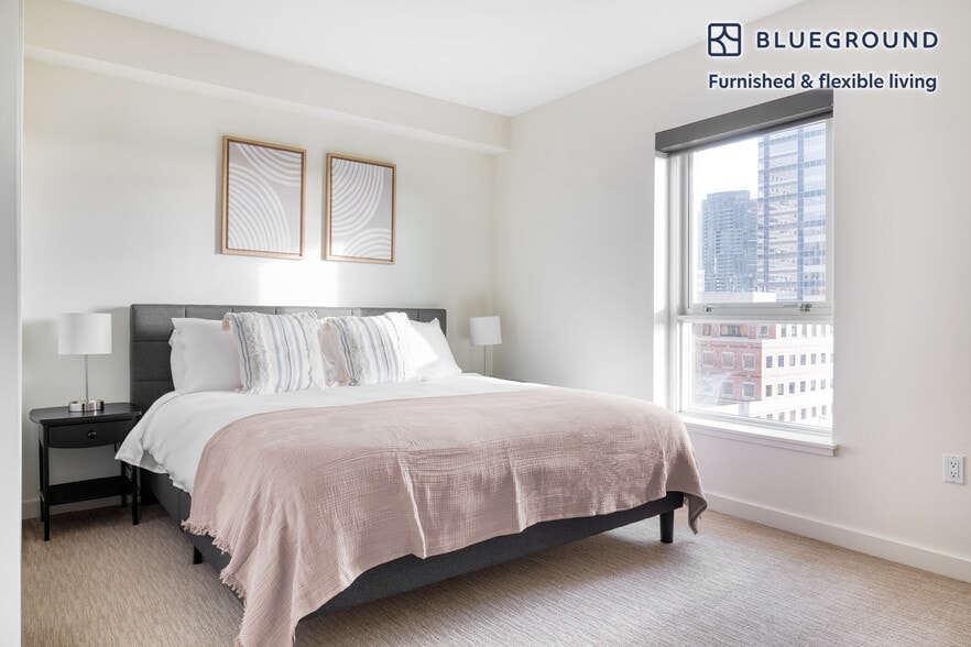 Building Photo - 10349 NE 10th St