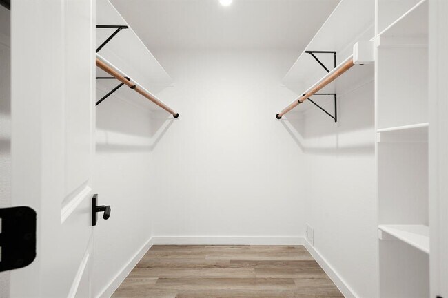 Building Photo - 9717 Anderson Village Dr