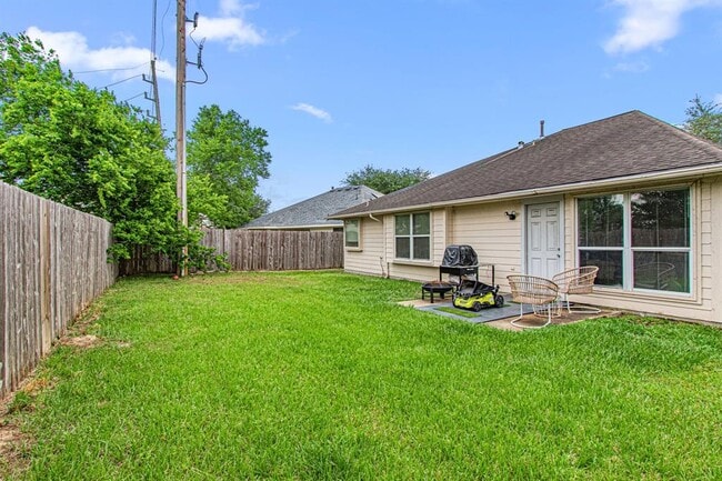 Building Photo - 20314 Pomegranate Ln