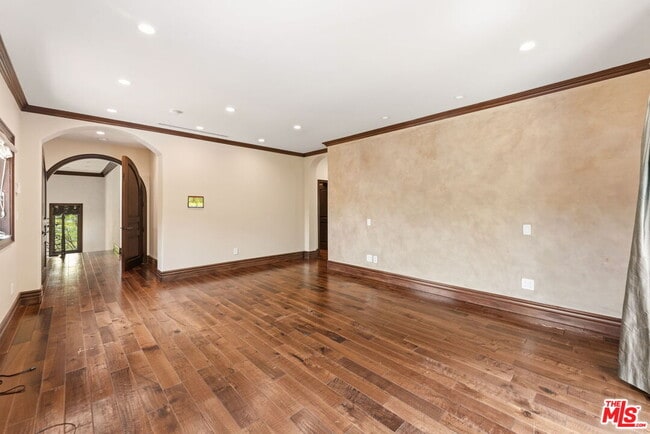 Building Photo - 2108 San Ysidro Dr