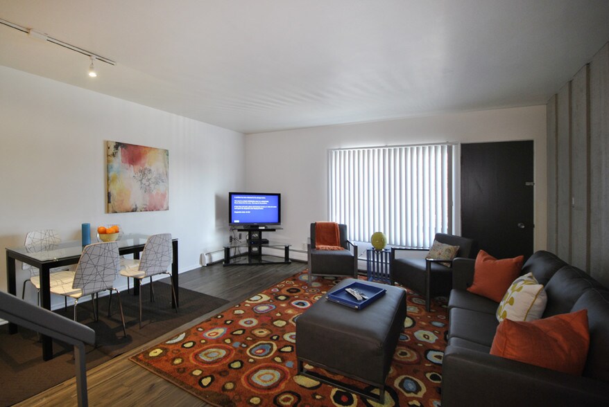 Primary Photo - Carriage House Apartments