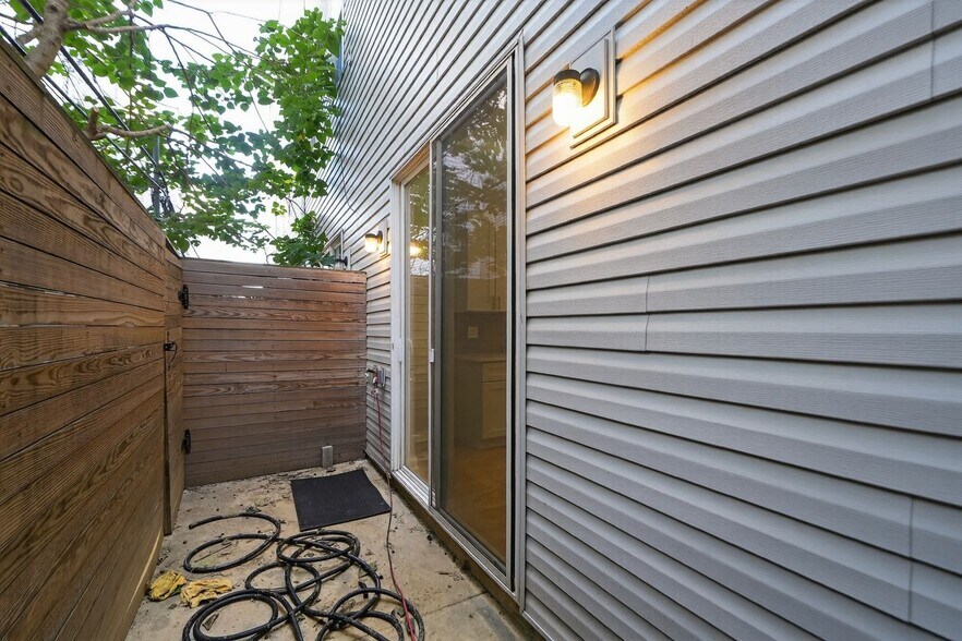 Building Photo - 1518 S 25th St