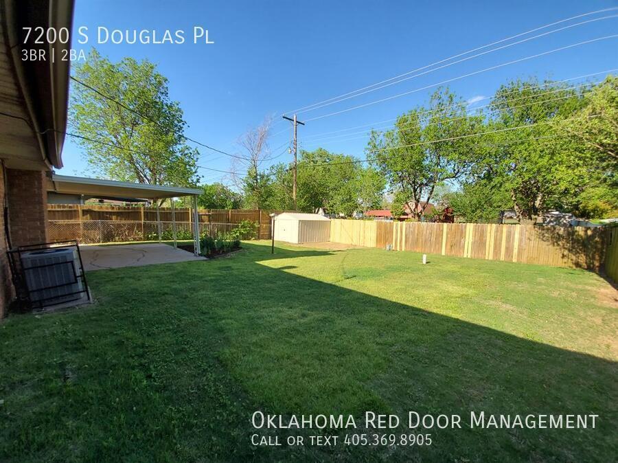 Building Photo - 7200 S Douglas Pl