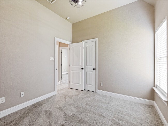 Building Photo - 455 Chisholm Trail