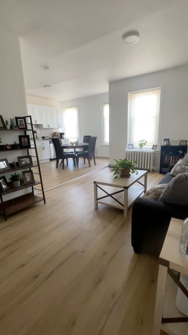 Building Photo - Spacious Newly Renovated Two Bedroom Apartment