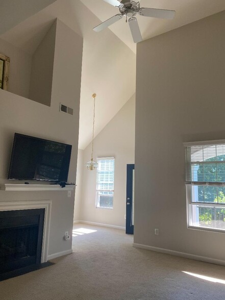 Building Photo - 20447 Chesapeake Sq