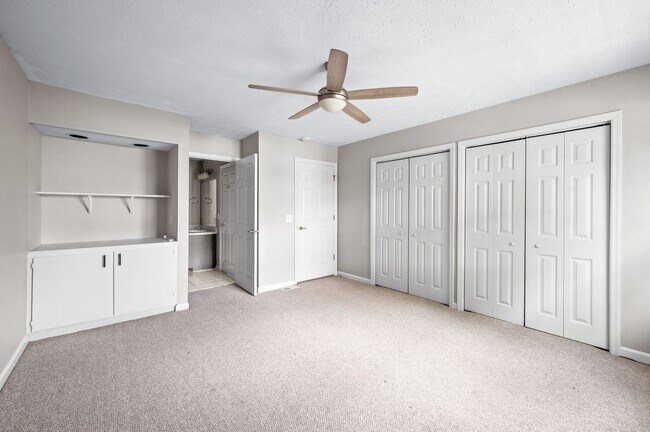 Building Photo - Awesome updated 2BR/1.5BA townhome in Bell...