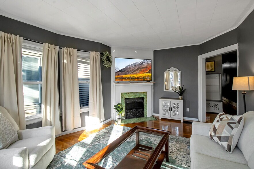 Building Photo - 580 Potomac Ave