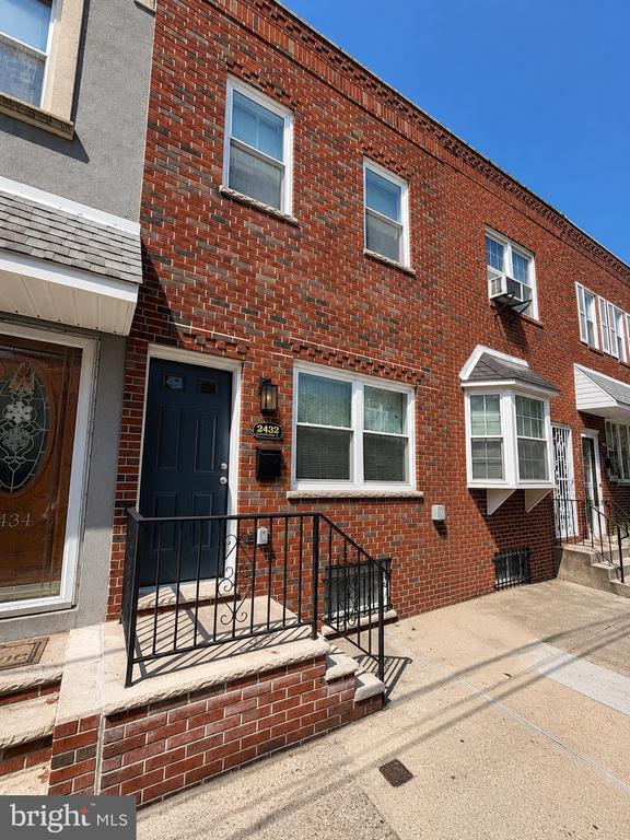 Building Photo - 2432 E Clearfield St
