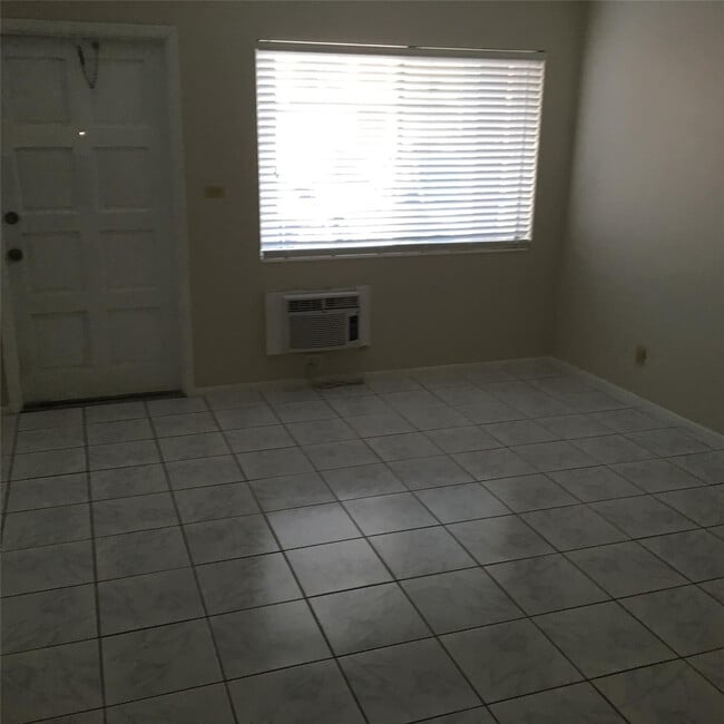 Building Photo - 1812 E Oakland Park Blvd