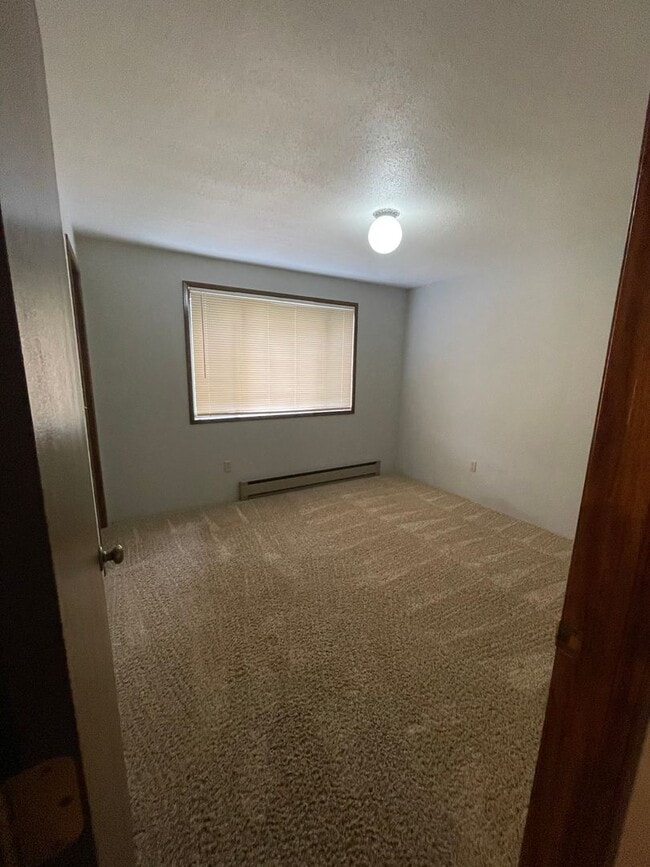Building Photo - Cute 2 bed 1 bath apartment in nice neighb...
