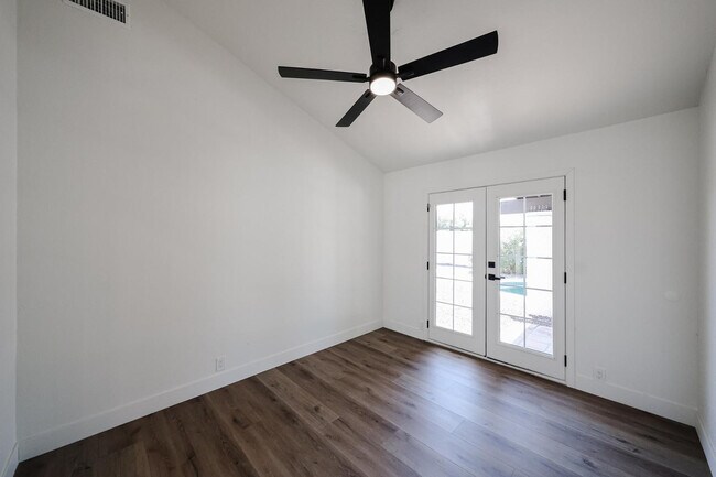 Building Photo - 3001 W Mercer Ln