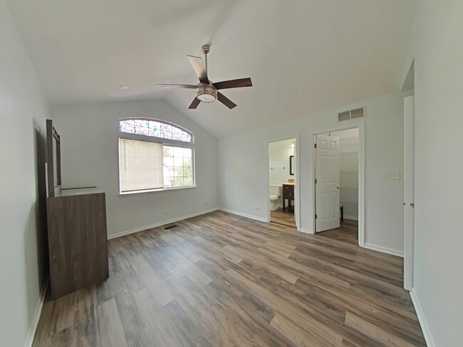 Building Photo - 945 Park Hill Cir