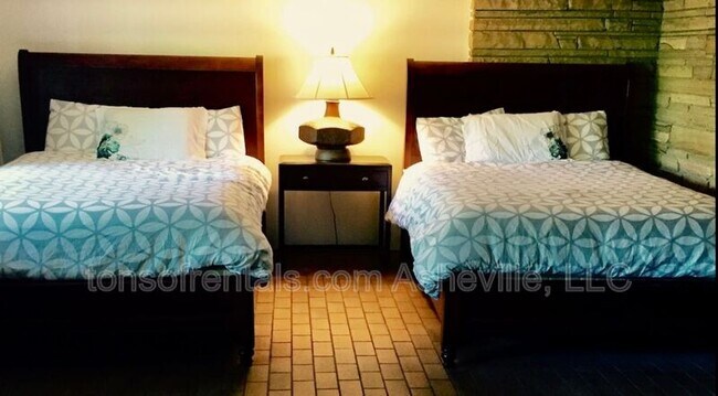 Building Photo - 4 Coma Lk Ln